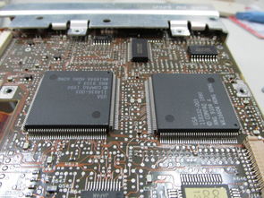 拆解20多年前產自美國的Compaq筆記本電腦 回顧科技歷史的見證